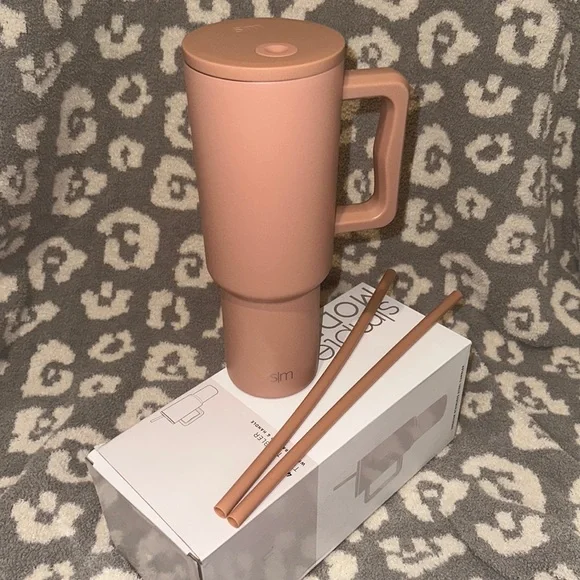 New Simple Modern 40oz TREK Tumbler in Redwood 😍 - Picture 10 of 17